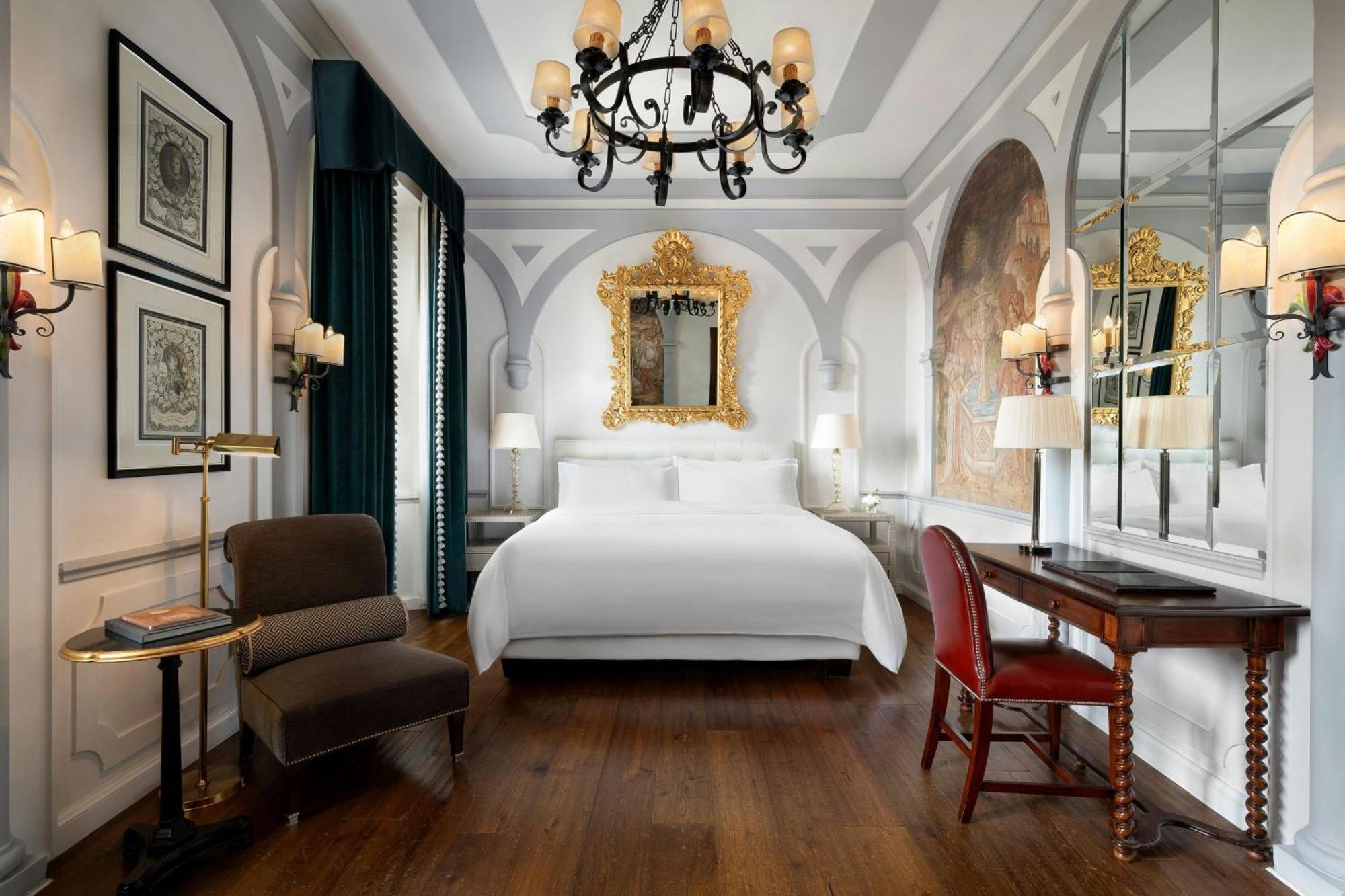 Deluxe, Guest room, 1 King,1659456012:JPEG